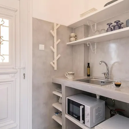 New Spacious With Balcony In The Heart Of