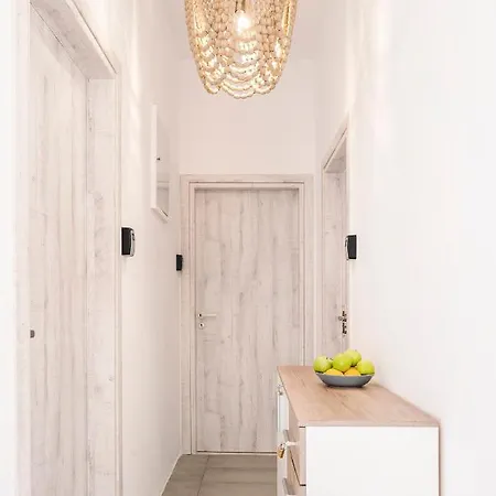 New Spacious With Balcony In The Heart Of Naousa (Paros)