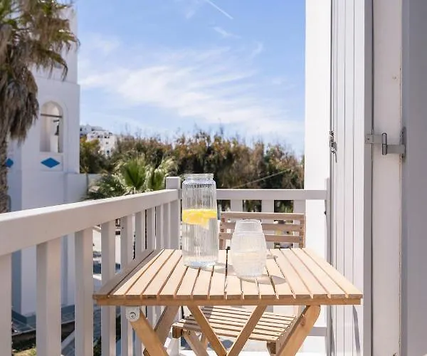 New Spacious With Balcony In The Heart Of * 나오우사