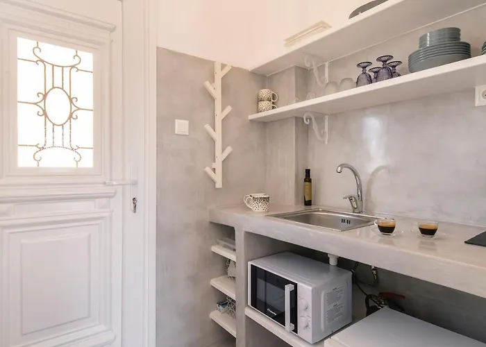 New Spacious With Balcony In The Heart Of