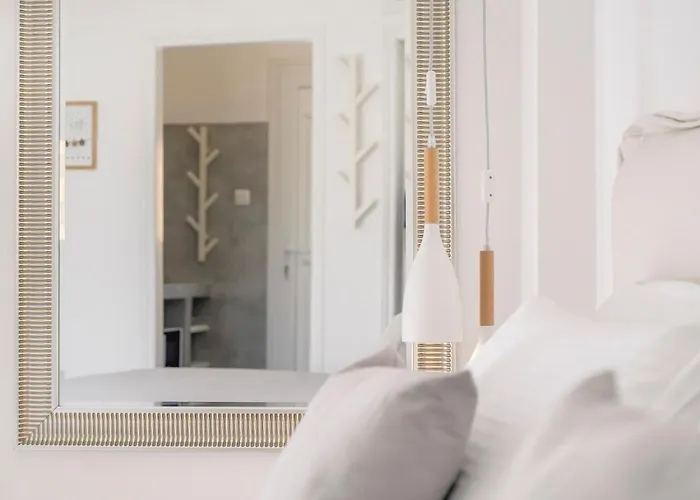 New Spacious With Balcony In The Heart Of * 나오우사