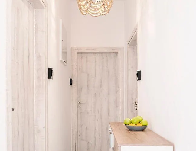 New Spacious With Balcony In The Heart Of 나오우사