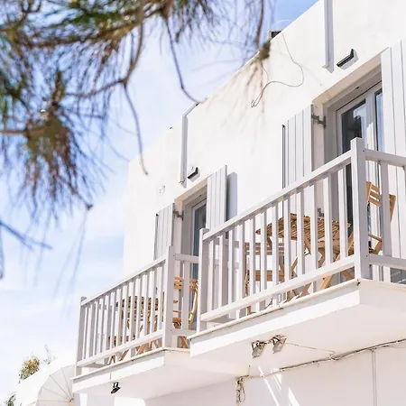 New Spacious With Balcony In The Heart Of Náoussa