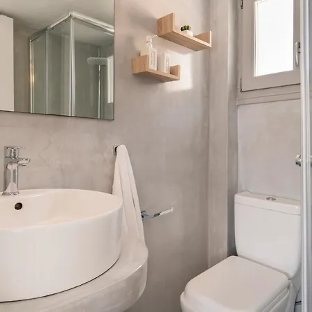 New Spacious With Balcony In The Heart Of *