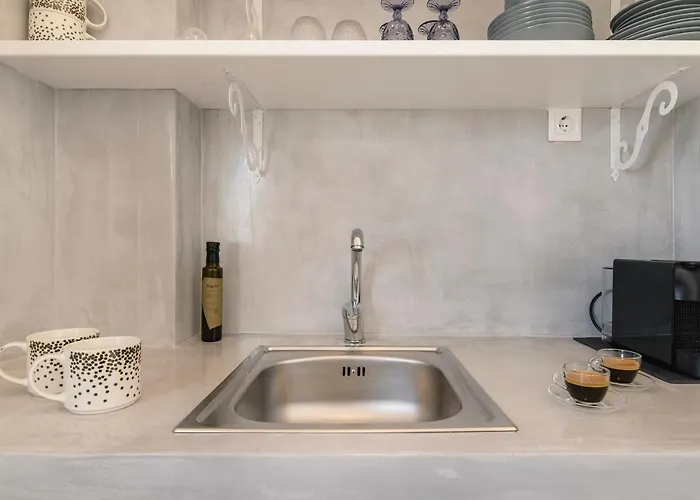 New Spacious With Balcony In The Heart Of * Naousa