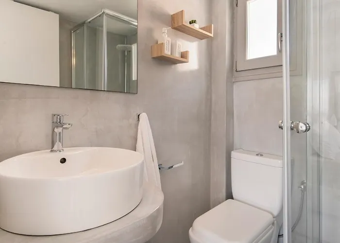 New Spacious With Balcony In The Heart Of *